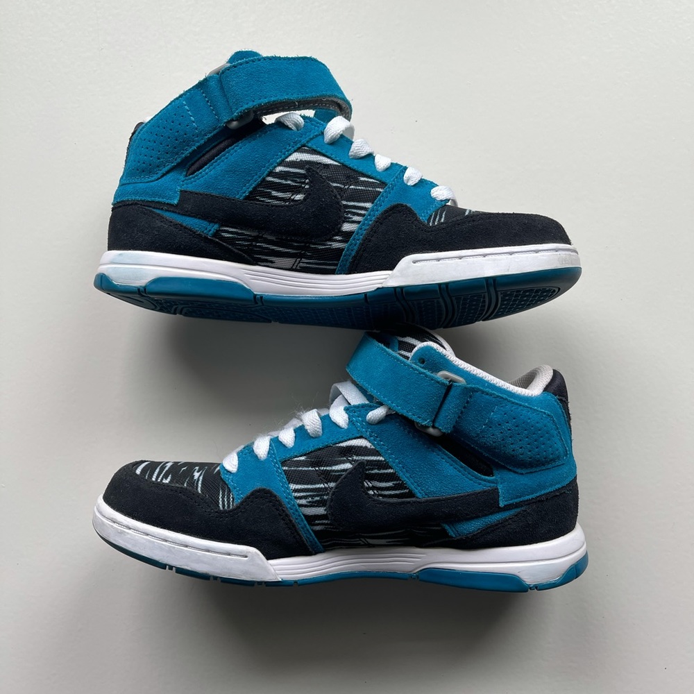 NIKE HIGH TOPS